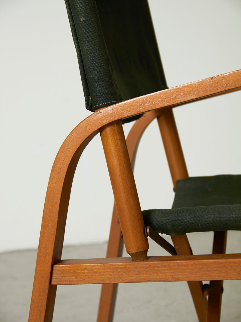 Folding chair made of beech and green canvas