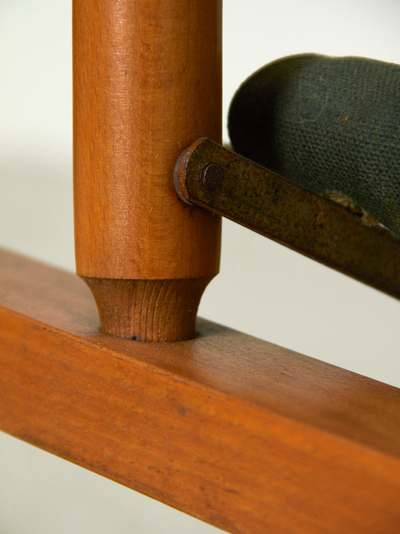 Folding chair made of beech and green canvas