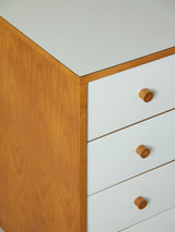 Calaixera de roure i fòrmica blanca