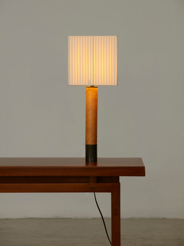 Básica Table Lamp