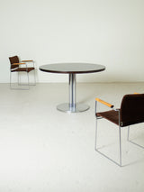 Mesa de comedor redonda de hierro y madera