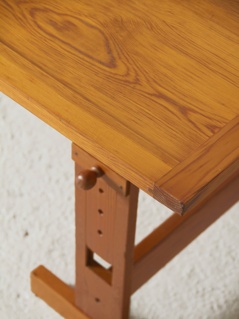 Mesa de pino ajustable en altura