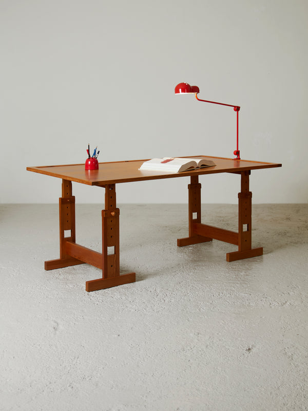 Mesa de pino ajustable en altura