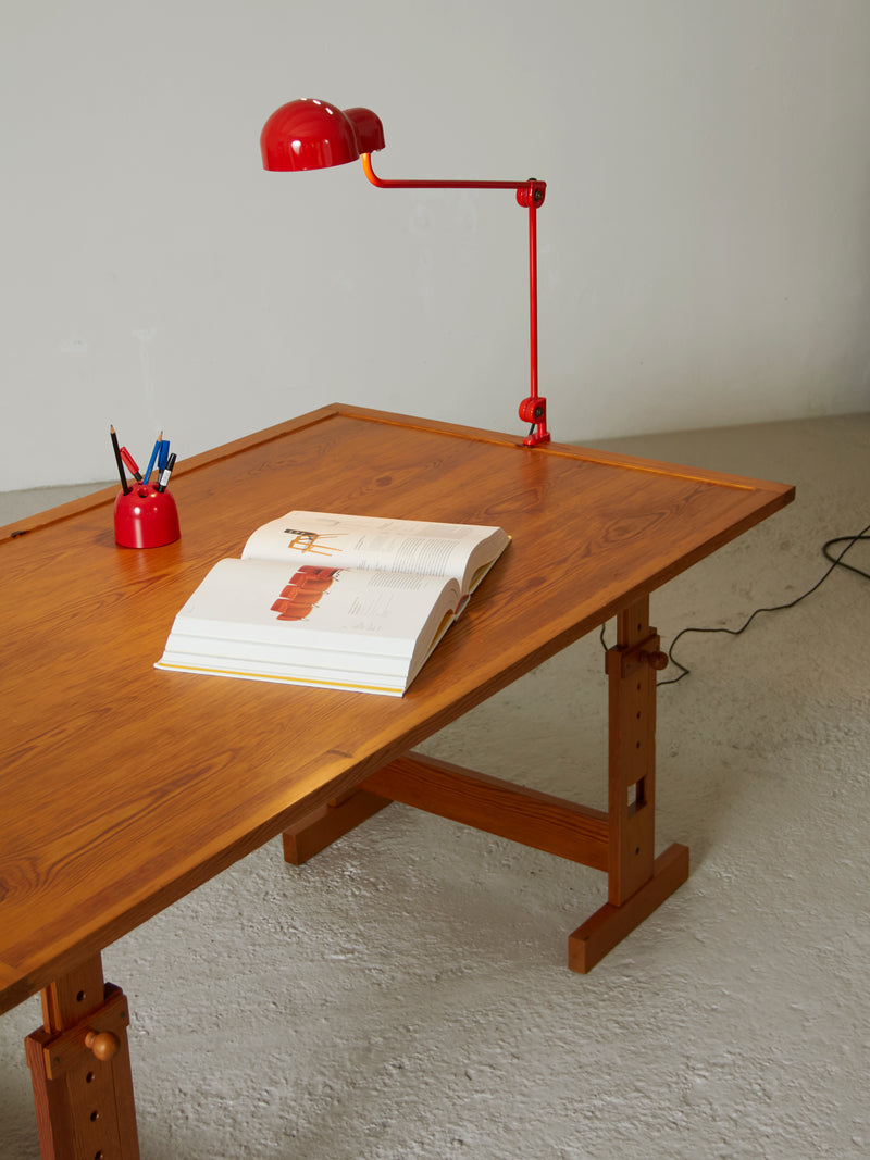 Mesa de pino ajustable en altura