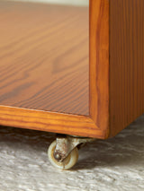 Mesa auxiliar de listones de pino