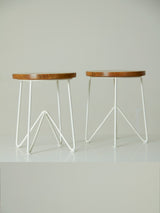 Parella de tamborets de ferro lacat i fusta