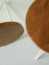 Parella de tamborets de ferro lacat i fusta