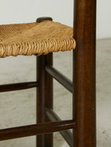 Cadira popular de fusta fosca i boga