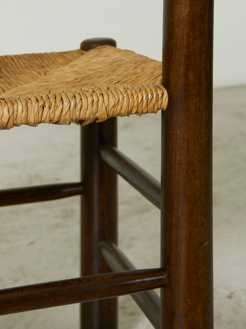 Cadira popular de fusta fosca i boga