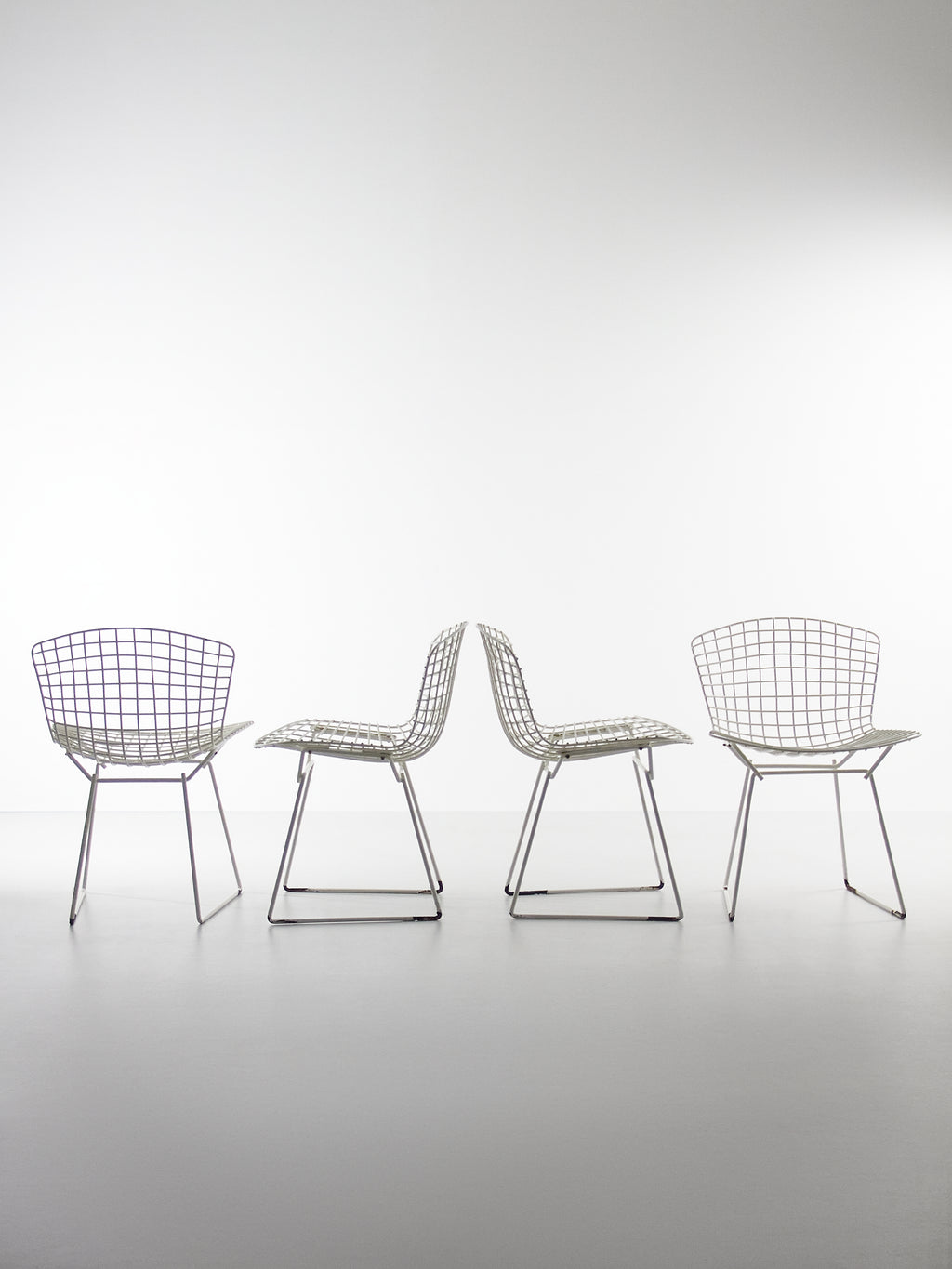 White bertoia chair hot sale