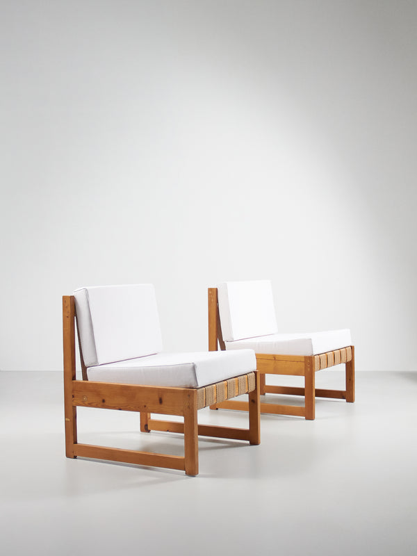Pair of Confortable Lounge Chairs