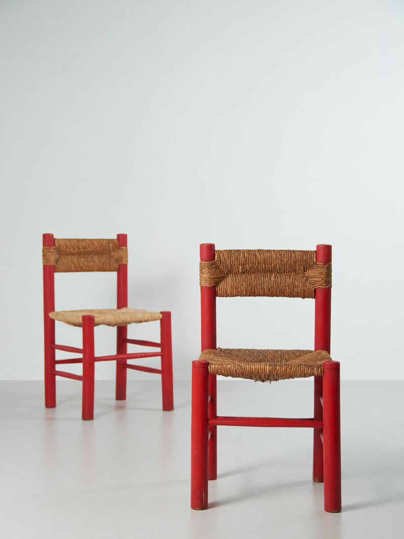 Cadira popular de pi i boga en vermell
