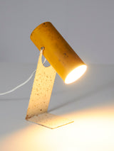 Lámpara de escritorio amarilla