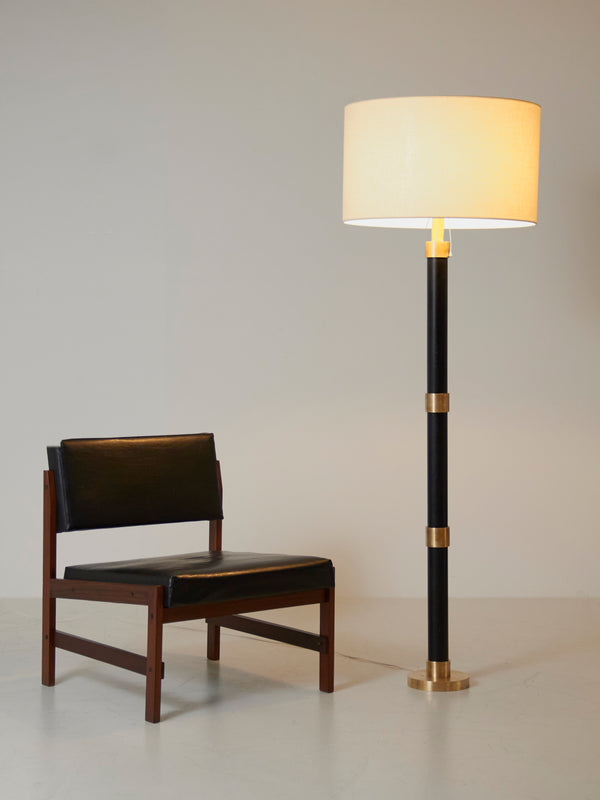 Lámpara de pie de hierro negro, bronze y pantalla de lino