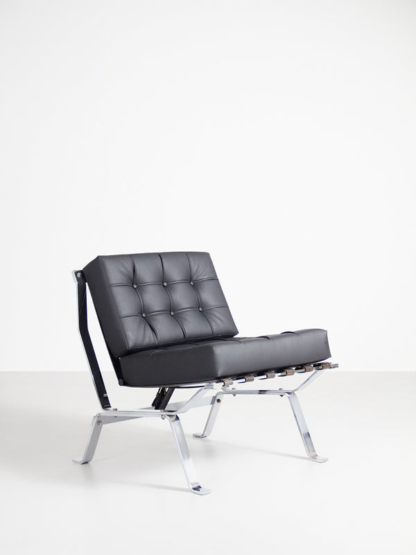 Chromed Iron and Synthetic Leather Lounge Chair