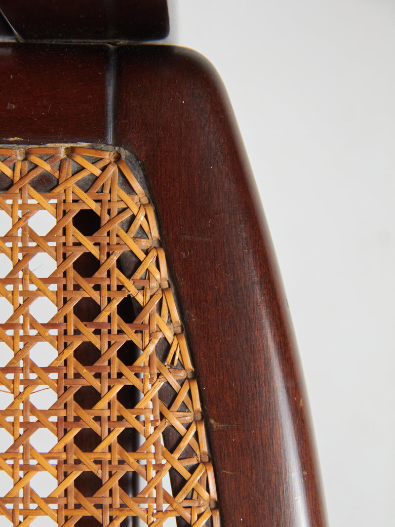 Pareja de sillas de madera de ukola y ratán